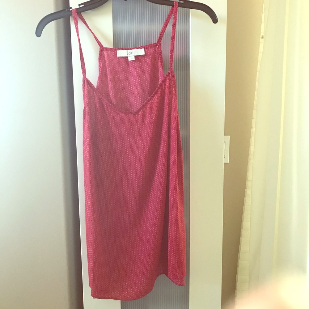 Red pattern tank